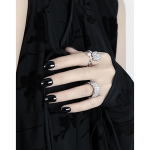 Elegant S925 sterling silver pearl flower ring and irregular band on model hands