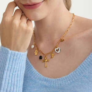 Collana a graffetta in acciaio inox 18K con perla e ciondoli religiosi misti