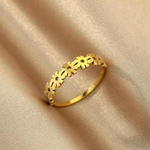 Daisy Flower Ring Stainless Steel Hollow Floral Pattern Polished Bohemian Style Jewelry For Women Wedding Gift Sweet