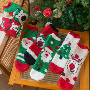 Chaussettes De Noël Femmes Polaire Corail Épaissies Chaudes Sol Intérieur Dessin Animé Père Noël Renne Hiver