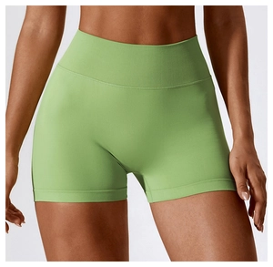 Détail du short de yoga sans couture taille haute vert herbe avec ceinture de compression