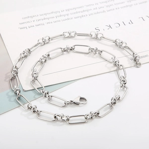 Elegante collana a graffetta in acciaio inossidabile placcato oro 18k con chiusura
