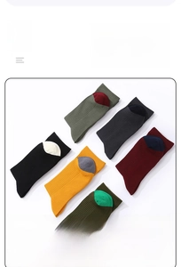 Détail de chaussettes en coton pour hommes en six couleurs avec bout contrasté en pack