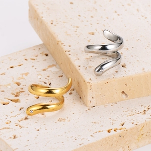Minimalistischer Schlangenring aus Edelstahl mit Zirkonia-Stein in Gold und Silber