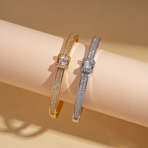 Luxury 18K gold and silver plated oval bangles with diamond buckle design for women