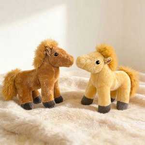 Porte-clés poney en peluche mignon en marron et beige avec crinière et queue douces