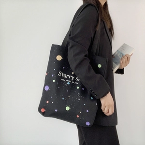 Grand sac cabas en toile noire avec imprimé ciel étoilé et bandoulière robuste