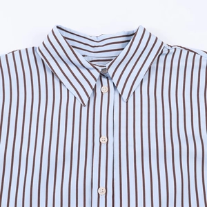 Chemise moderne en popeline à rayures bleu clair et marron avec col classique boutonné