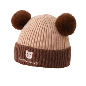 Winter-Strickmütze Schal-Set für Babys mit Bären-Stickerei und zwei Kunstpelz-Bommeln