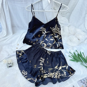 Ensemble pyjama en satin à fleurs pour femme avec caraco et short à volants