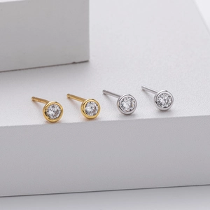 Minimalist S925 sterling silver round cubic zirconia stud earrings in gold and silver