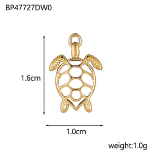 Golden stainless steel turtle pendant necklace with 1.6cm height and 1.0cm width dimensions