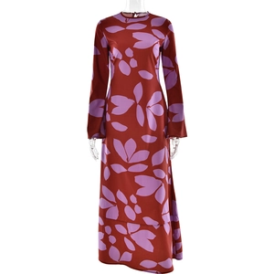 Robe longue rouge brique à manches longues avec imprimé feuilles violettes et col rond