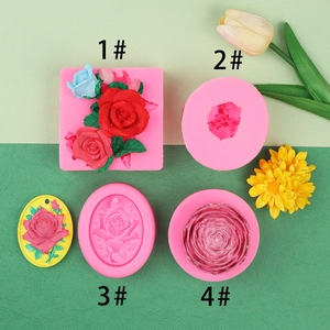 Detailansicht von 4 Rosen-Silikonformen für DIY-Kerzen, Harzhandwerk und Gipsdekoration
