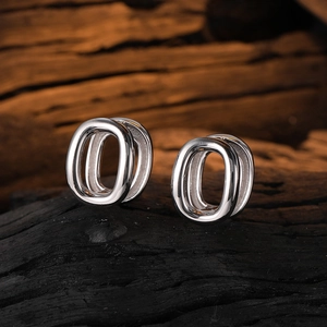 Silver double oval hoop earrings for women with a minimalist french style design