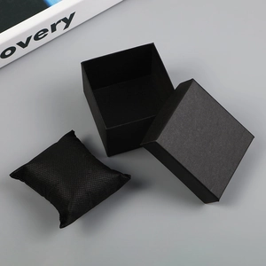 Elegante zwarte geschenkdoos met sieradenkussen voor luxe dameshorloges en armbanden