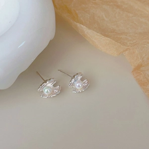 Elegant 925 sterling silver shell earrings with white round pearls on warm beige base