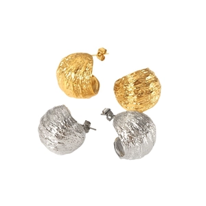Hammered texture C-shape earrings in gold and silver finish 18K stainless steel