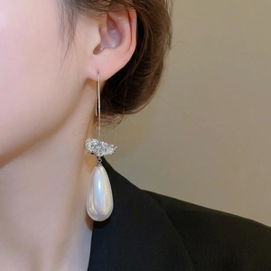 Boucles d'oreilles fleur en zircon avec perles en forme de goutte d'eau et crochets