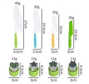 Detailed size chart showing plastic safety knives and cookie cutters for kids' kitchen