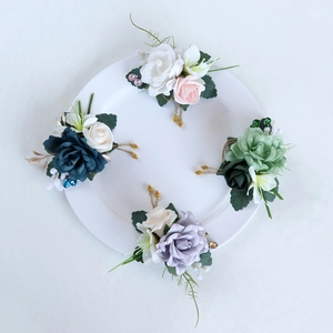 Boutonnière De Rose Et Lys En Satin Artificielle Avec Pendentif Chaîne En Métal Mariage Marié Témoin Invité Broche