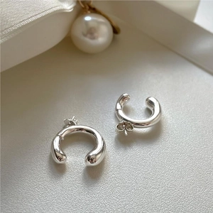 Elegant 925 sterling silver U-shaped hoop earrings with a polished finish and a pearl