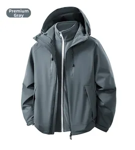 Detail der 3-in-1 Kapuzenjacke in Premium-Grau mit winddichter Hülle und Fleece-Futter