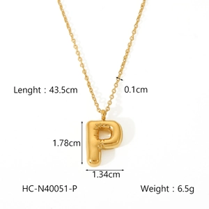 Detailed size chart showing dimensions and weight of golden bubble letter P necklace