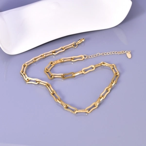 Elegant 18K gold plated stainless steel flat chain bracelet with lobster clasp closure