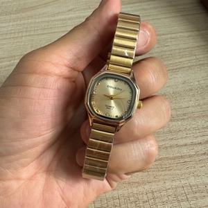 Elegant gold square watch for women with diamond indices and elastic metal band