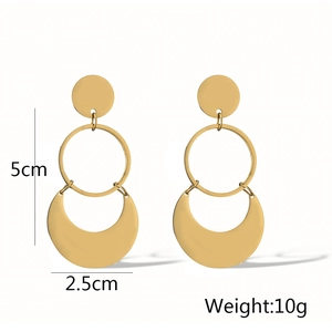 Detailed view of irregular geometric gold earrings with 5cm length and weight specifications