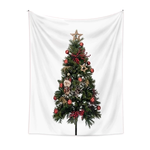 Dettaglio dell'arazzo dell'albero di Natale con decori rossi e ciondolo a gufo su tessuto