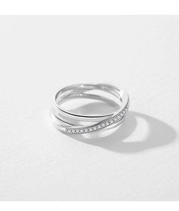 Detailed close-up of S925 sterling silver triple-layered interlocking ring with pavé crystals
