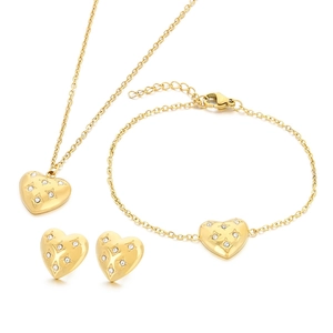 Elegant gold heart jewelry set with necklace bracelet and earrings in stainless steel
