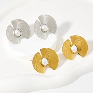 French style fan-shaped earrings in gold and silver finish with elegant pearl inlay