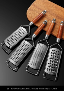 Set de quatre râpes de cuisine en acier inoxydable 304 avec manche en bois de rose