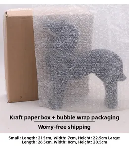 Modern horse sculptures in two sizes with detailed dimensions and safe packaging