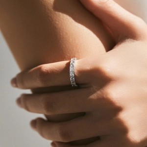 Elegant S925 sterling silver ring with shimmering square pavé diamonds on a finger
