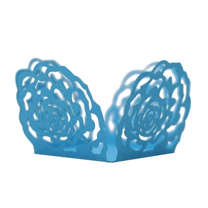 Caissettes à cupcakes bleues découpées au laser avec motif de roses pour fête et mariage