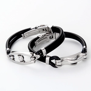 Bracelets de couple en acier inoxydable et silicone noir avec fermoir gravé