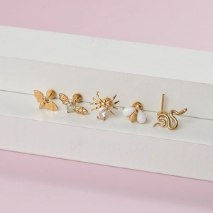 Lot de puces d'oreilles en acier doré aux motifs de chauve-souris, araignée et abeille