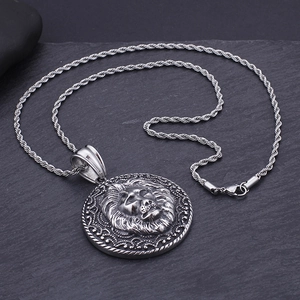 Vintage lion head relief round pendant necklace in antique silver with rope chain