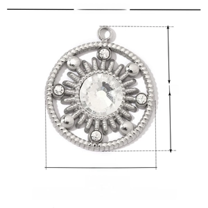 Detailed view of silver stainless steel four-leaf clover pendant with 16mm x 19mm dimensions