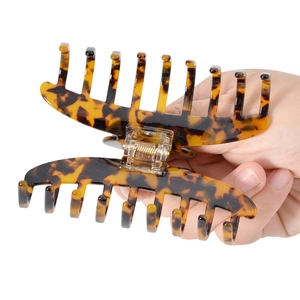 Fashionable large tortoiseshell pattern claw clip made of acetate for secure hair styling