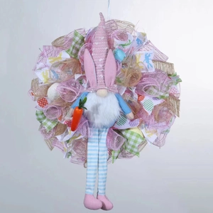 Couronne de Pâques avec gnome, oreilles de lapin roses et carotte pour décor mural
