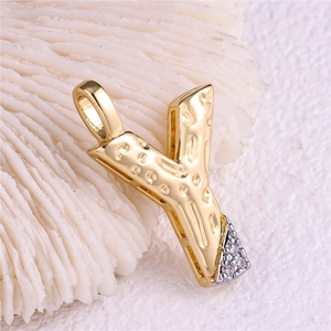 Pendentif lettre Y avec zircons, placage bicolore doré et texture martelée