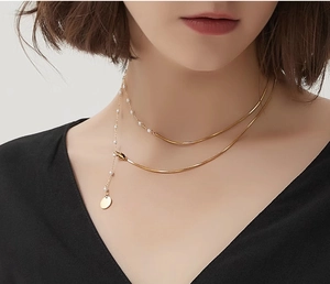 Collier double couche en acier titane plaqué or 18K avec perle et pendentif rond