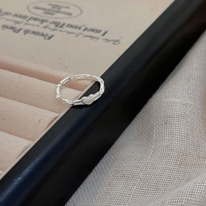 Detail of 925 silver heart ring featuring a bamboo texture adjustable band design