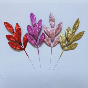 Foglie di pino artificiali glitterate per decorazioni natalizie e matrimoni in 4 colori
