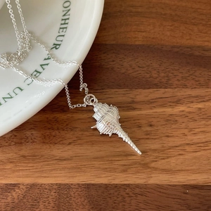 Vintage 925 sterling silver conch shell pendant necklace with a minimalist fine chain